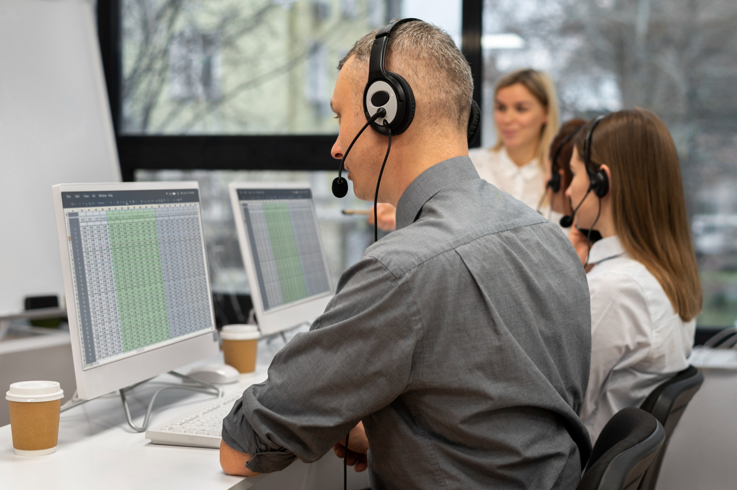 Kareemiya agents at work on the operations floor